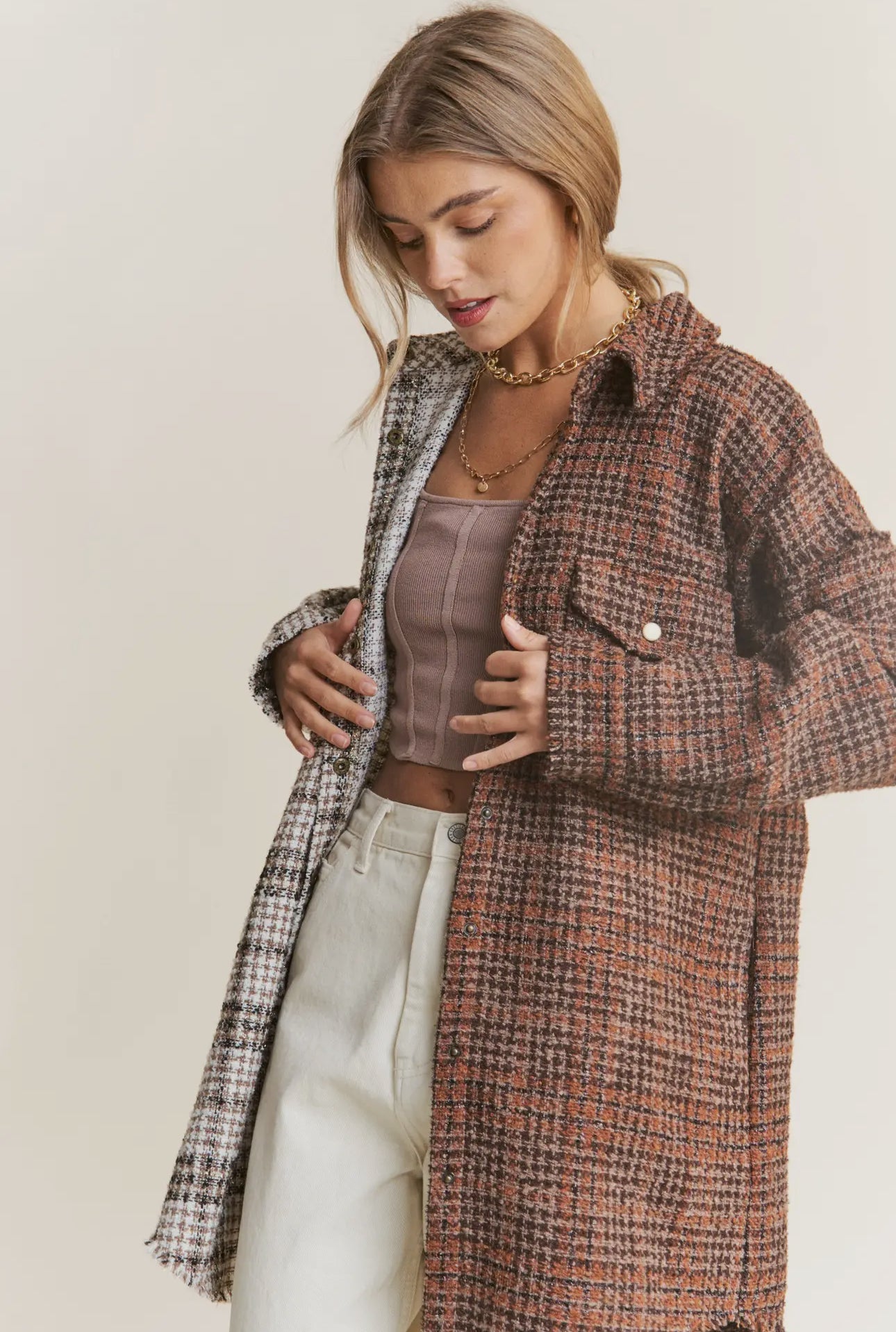 Dual-Tone Houndstooth Jacket with Chic Appeal - Hot Chocolate